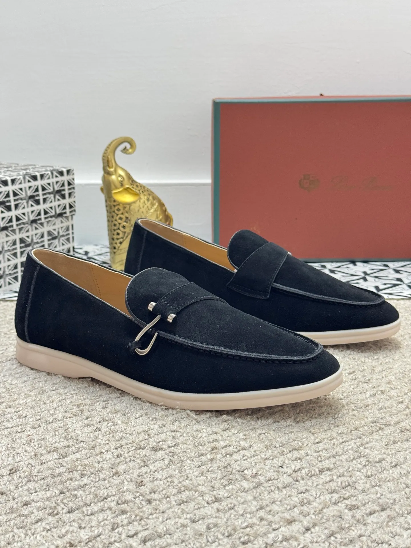 Men's men's shoes 💰380 [New model] 🍓🍓Loro Piana - LP couple model. The new moccasins are made of water-repellent treated suede uppers with rubber soles, a classic. The complex craftsmanship and meticulous structure make the shoes light and soft, allowing you to walk comfortably and freely. Perfect for wearing at the beach or out in the water during the summer. Size: 35-44 (45 customized MH)